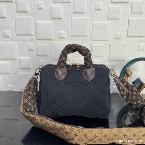 FASH 2201DJ0002 LOUIS VUITTON Bag 0422